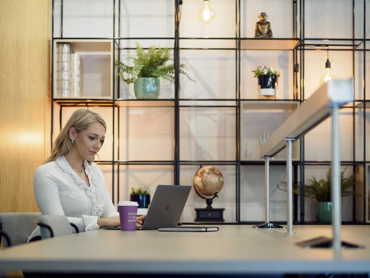 lady working in the cafe
