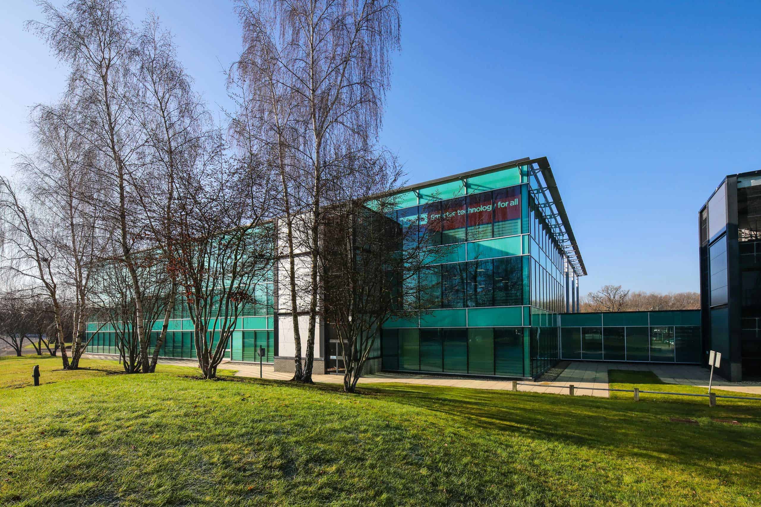 front-view picture of an office building